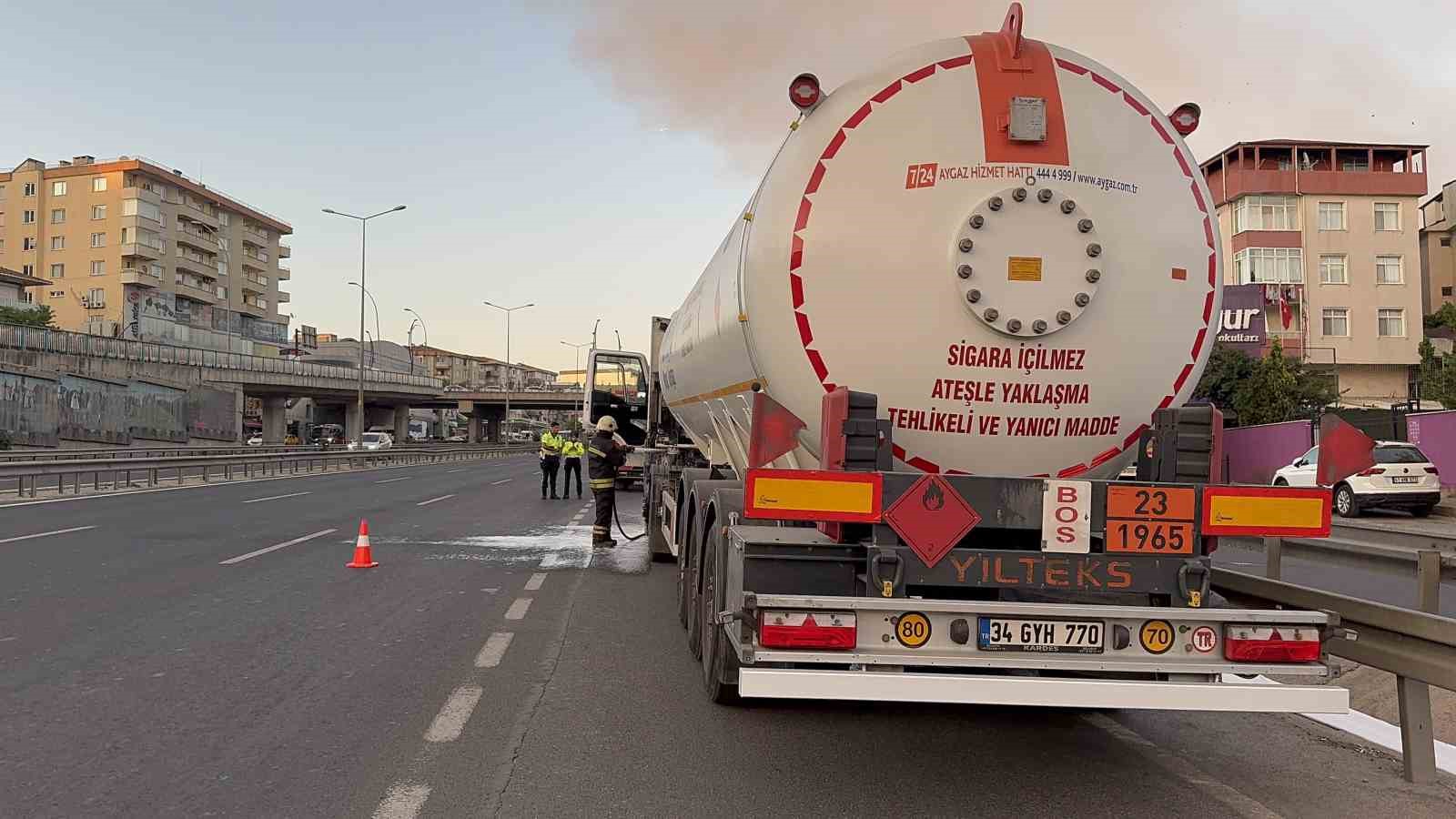 Gaz yüklü tankerin motorunda çıkan yangın korkuya neden oldu 