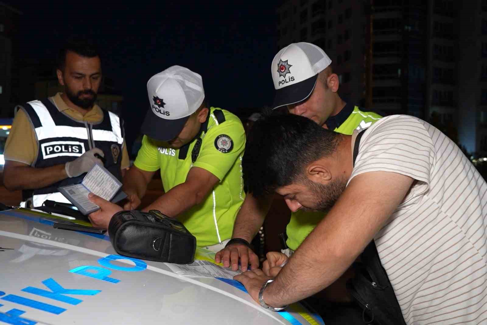 Kırıkkale’de trafik ekiplerinden motosiklet sürücülerine sıkı denetim 