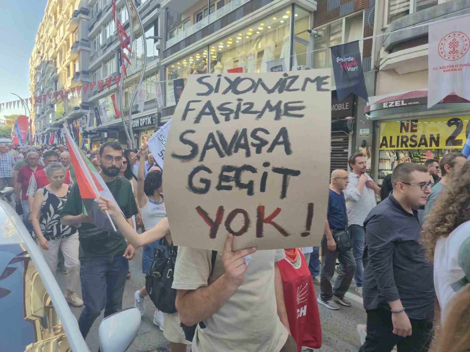 Samsun’da ’savaşa hayır’ yürüyüşü 