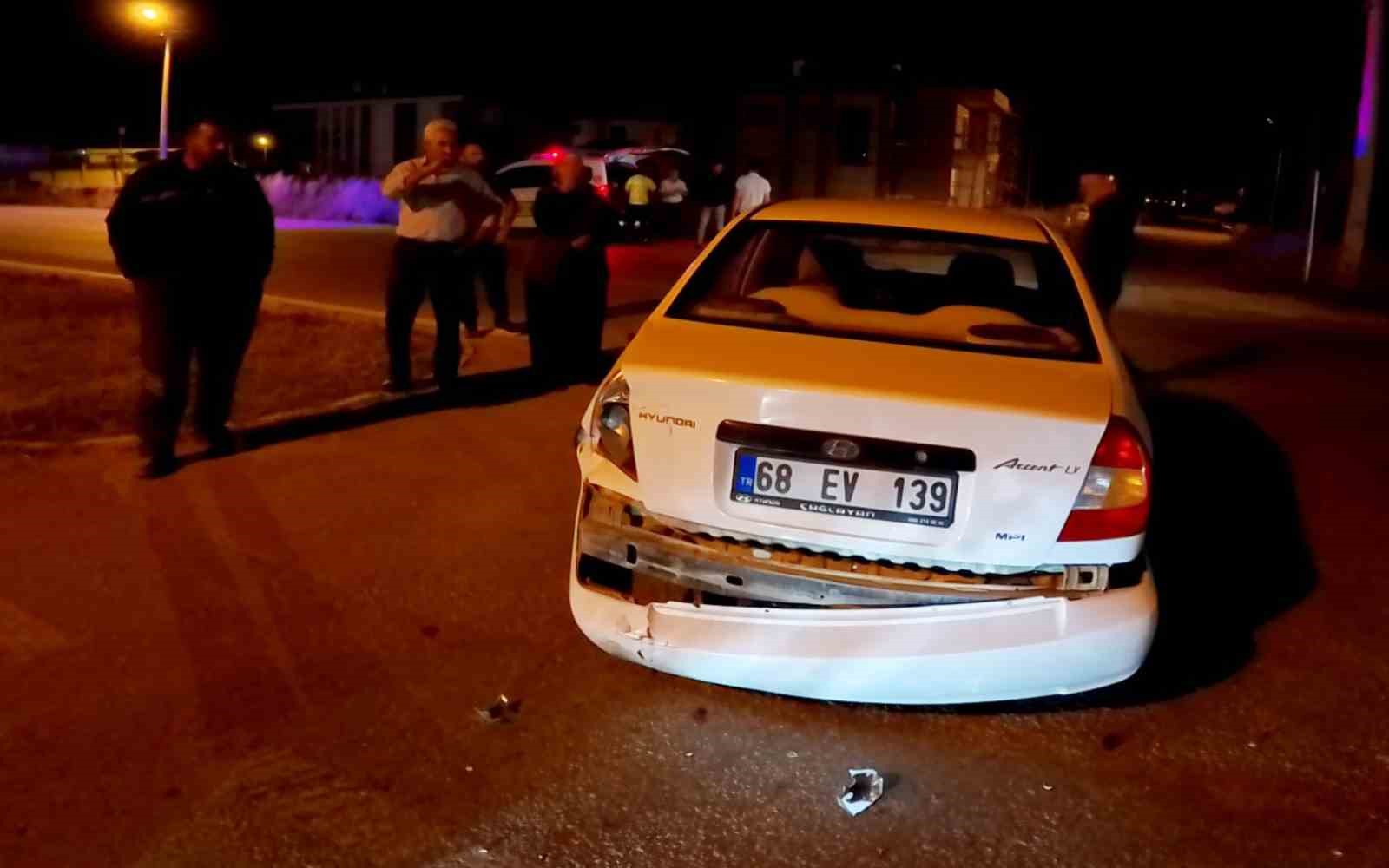 Motosiklet otomobile arkadan çarptı: 1 yaralı 