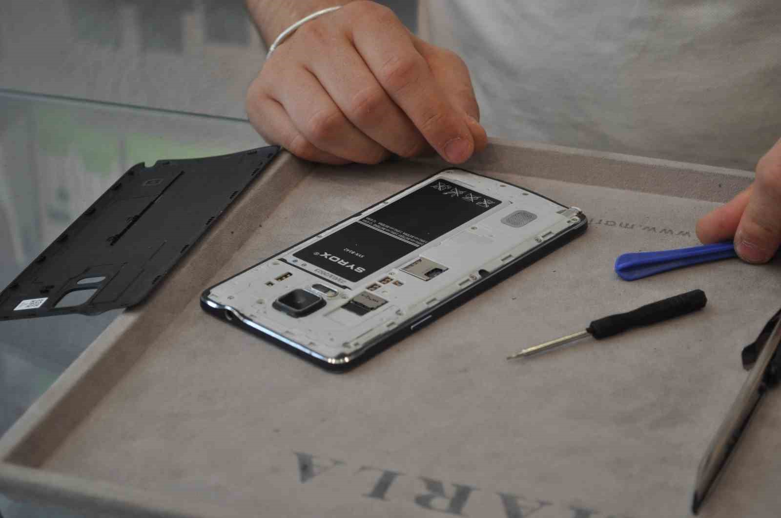 Sıcaklarda cep telefonunuzu uzun süre şarjda bırakmayın 