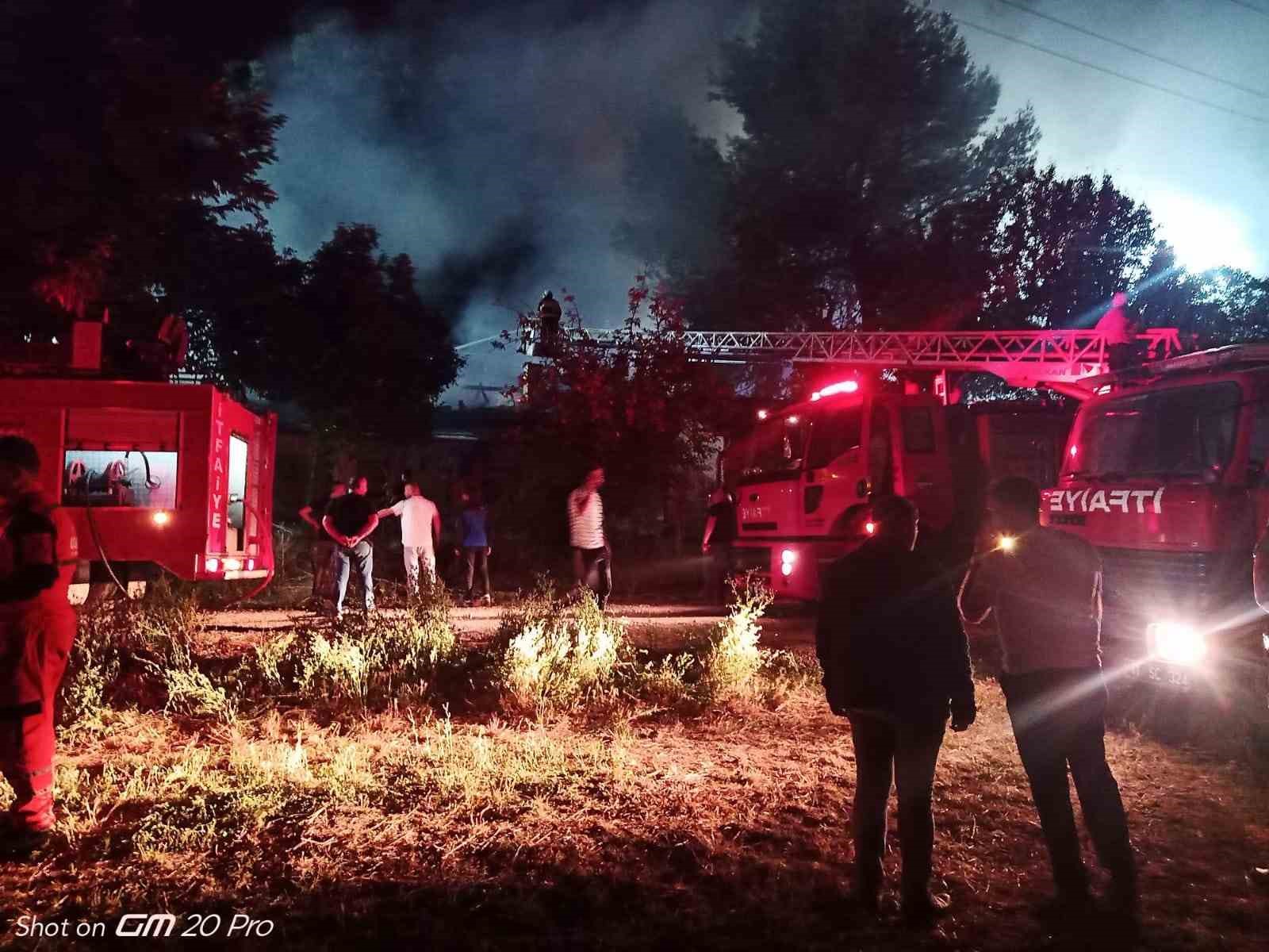 Osmaneli’de TCDD deposunda yangın 