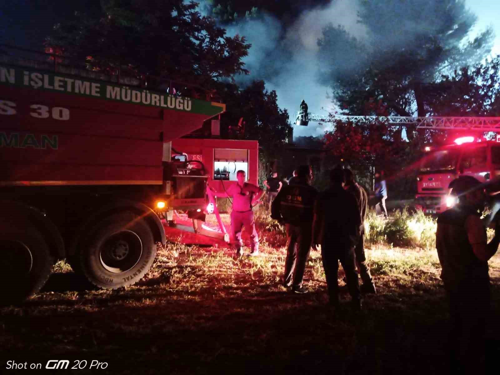 Osmaneli’de TCDD deposunda yangın 