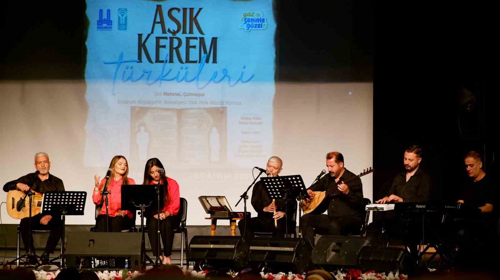 Âşık Kerem türküleri mest etti 