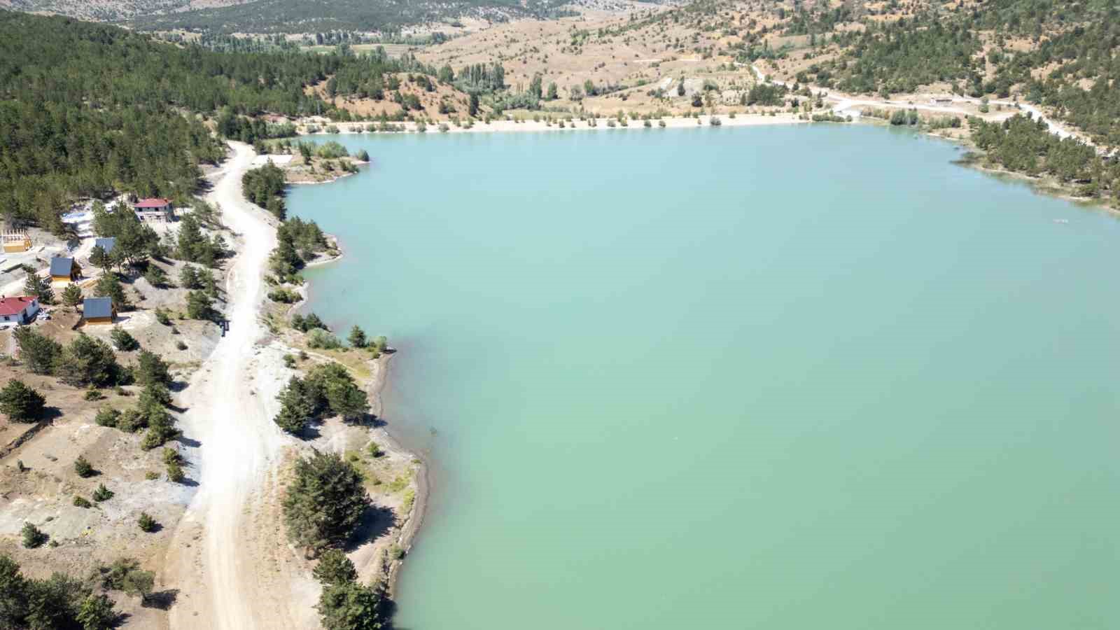 Tokat-Sivas arasındaki gölet yeşilin her tonu ile ziyaretçilerini bekliyor 