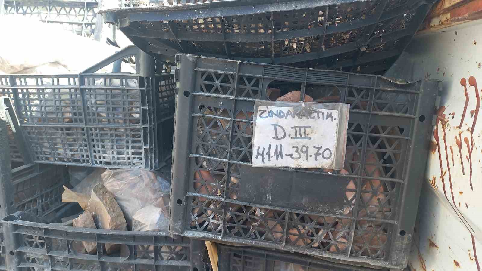 Atıl vaziyette çürümeye terkedilen tarihi çömlek ve seramikler kaldırıldı 
