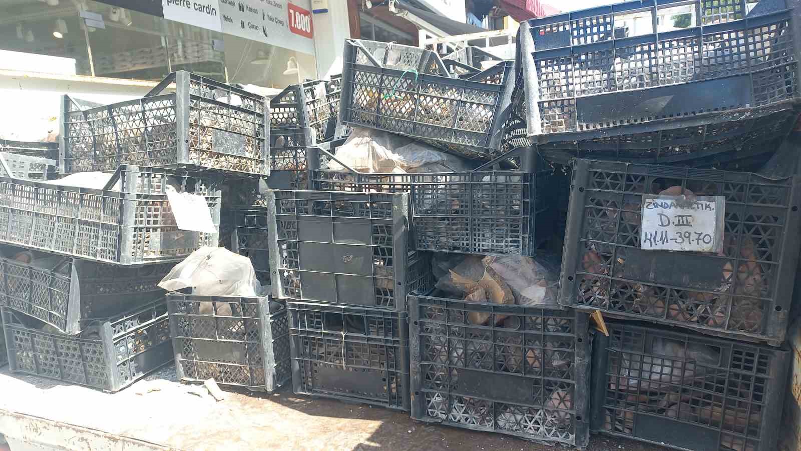 Atıl vaziyette çürümeye terkedilen tarihi çömlek ve seramikler kaldırıldı 