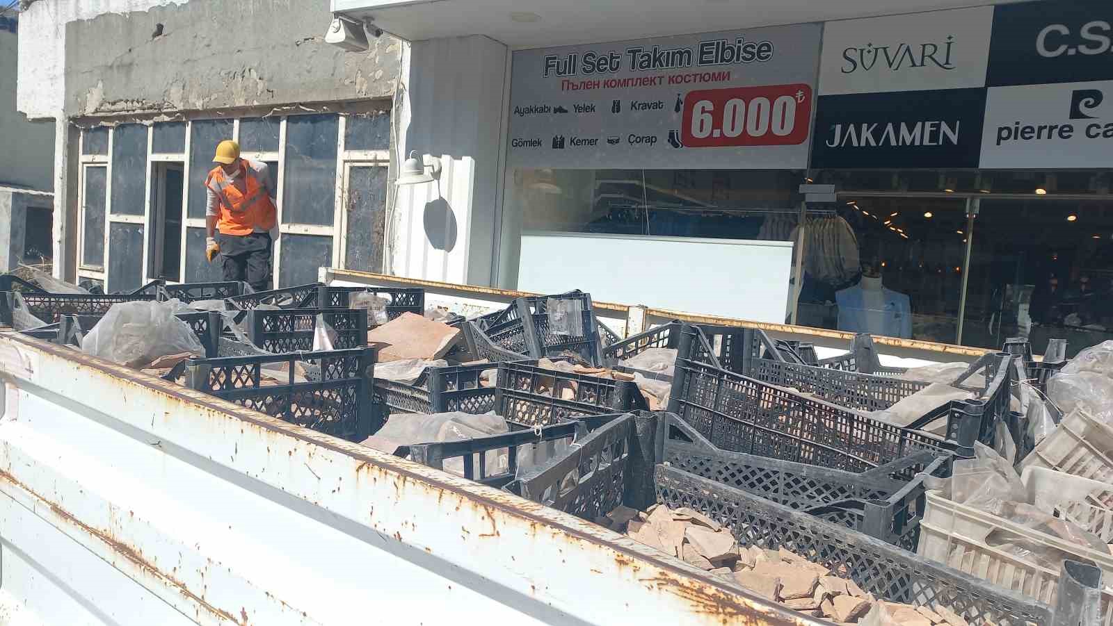 Atıl vaziyette çürümeye terkedilen tarihi çömlek ve seramikler kaldırıldı 