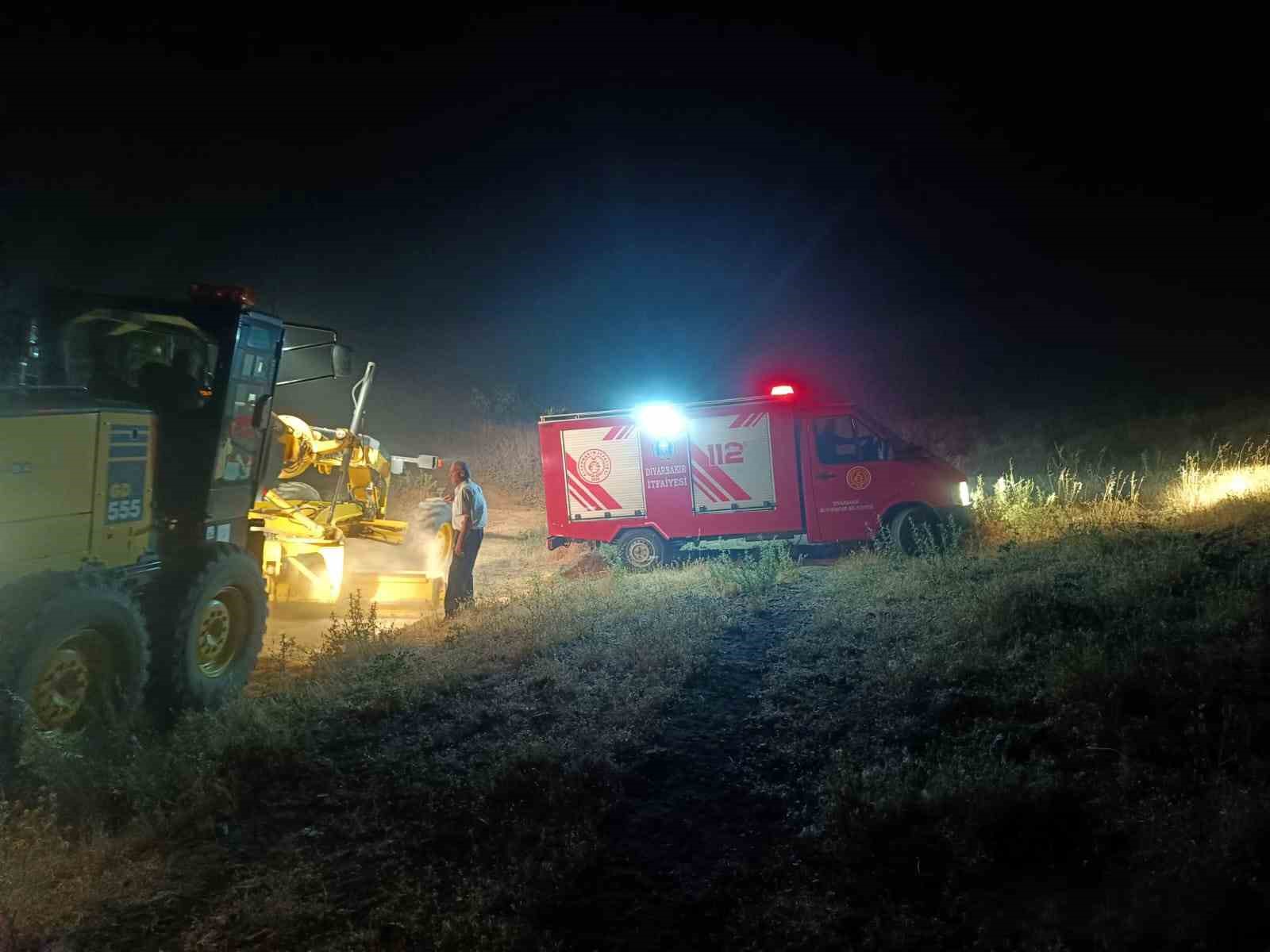 Diyarbakır’daki anız ve orman yangınları söndürüldü 