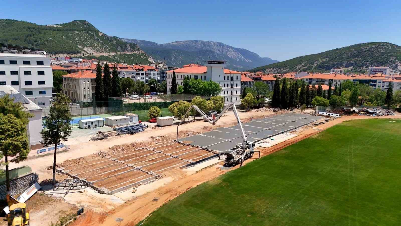 Muğla Atatürk Stadyumu’nda yeni tribün inşaatı hızla sürüyor 