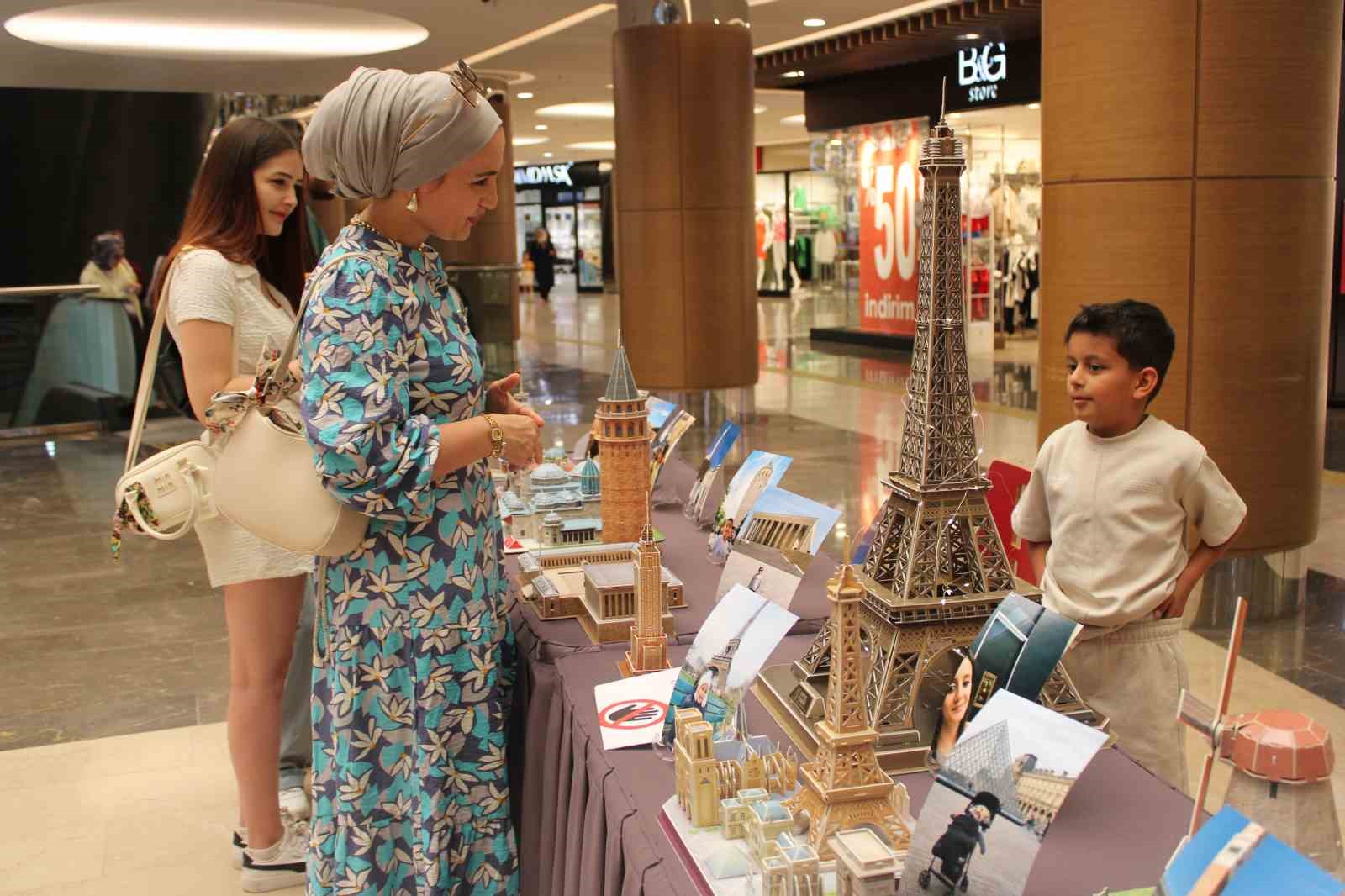 7 yaşındaki küçük sanatçı, gezdiği yerlerin maketlerini yaptı 