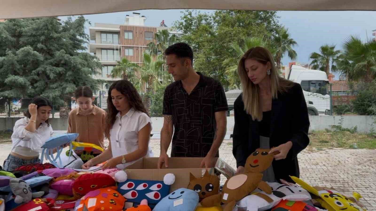 Bir oyuncak bin umut: Akdenizli öğrenciler depremzede çocukların hayallerine dokundu 