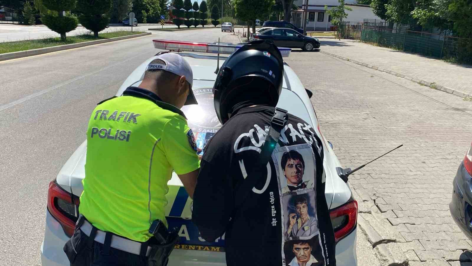 Sosyal medyada şov yapan sürücü polisten kaçamadı: Gözaltına alındı 