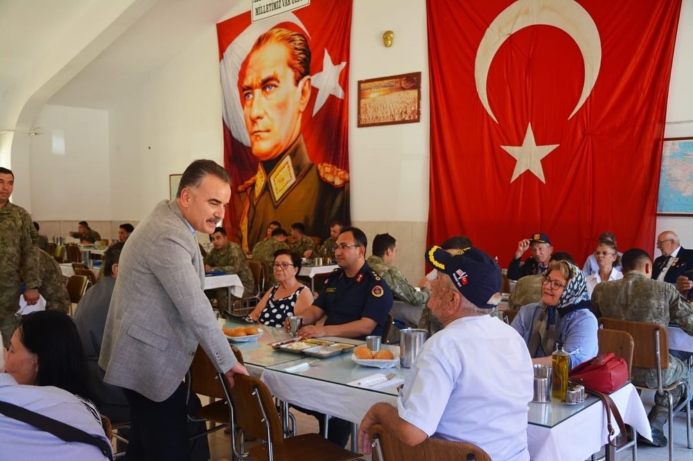 Türk Kara Kuvvetleri’nin 2234’üncü kuruluş yıl dönümünde şehit aileleri ve gaziler onuruna yemek düzenlendi 