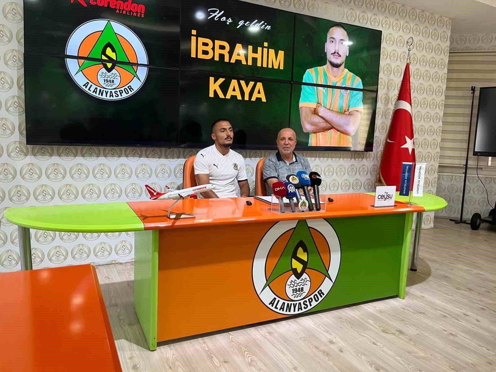 Alanyaspor, İbrahim Kaya ile 4 yıllık sözleşme imzaladı 