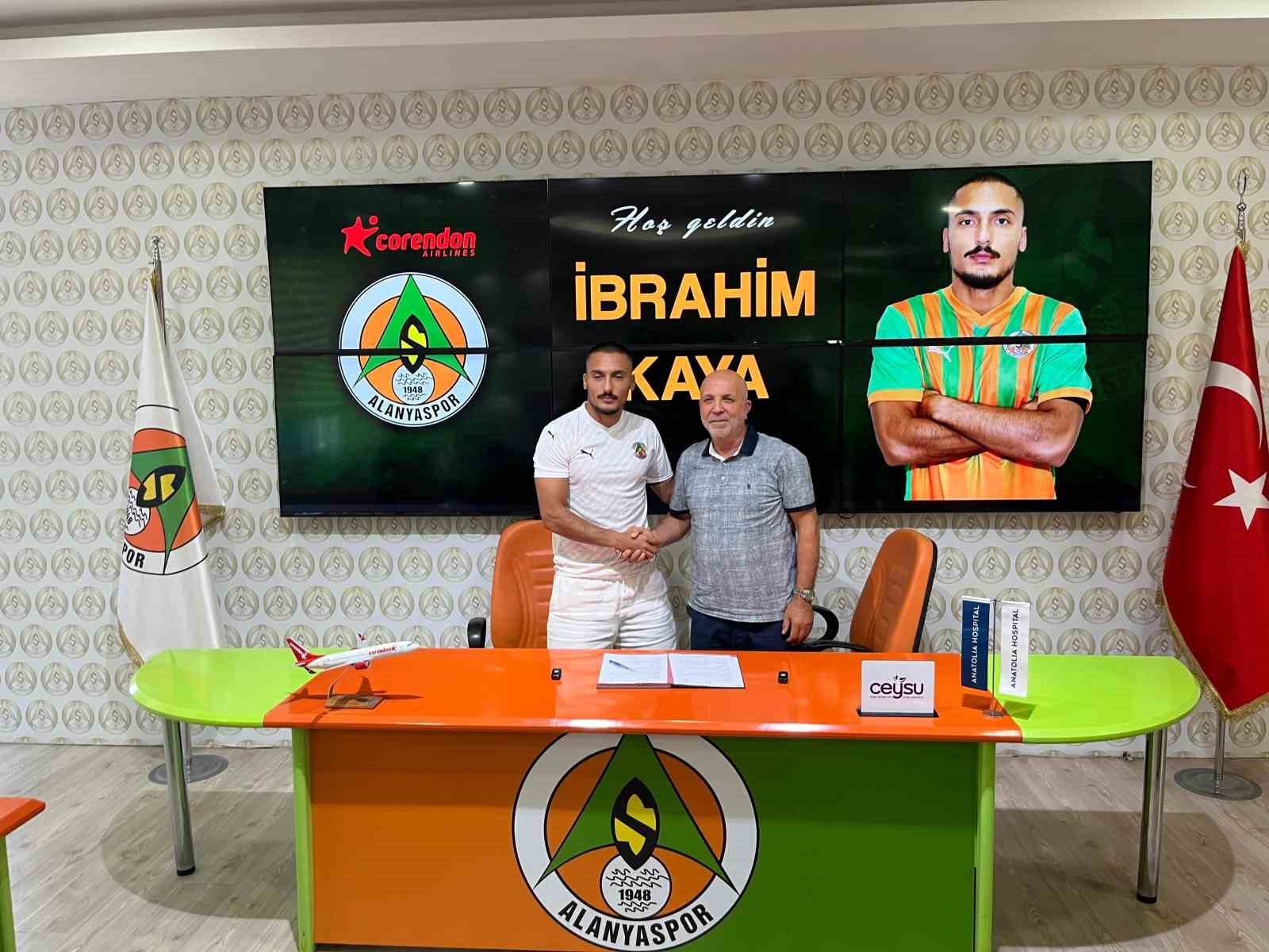 Alanyaspor, İbrahim Kaya ile 4 yıllık sözleşme imzaladı 