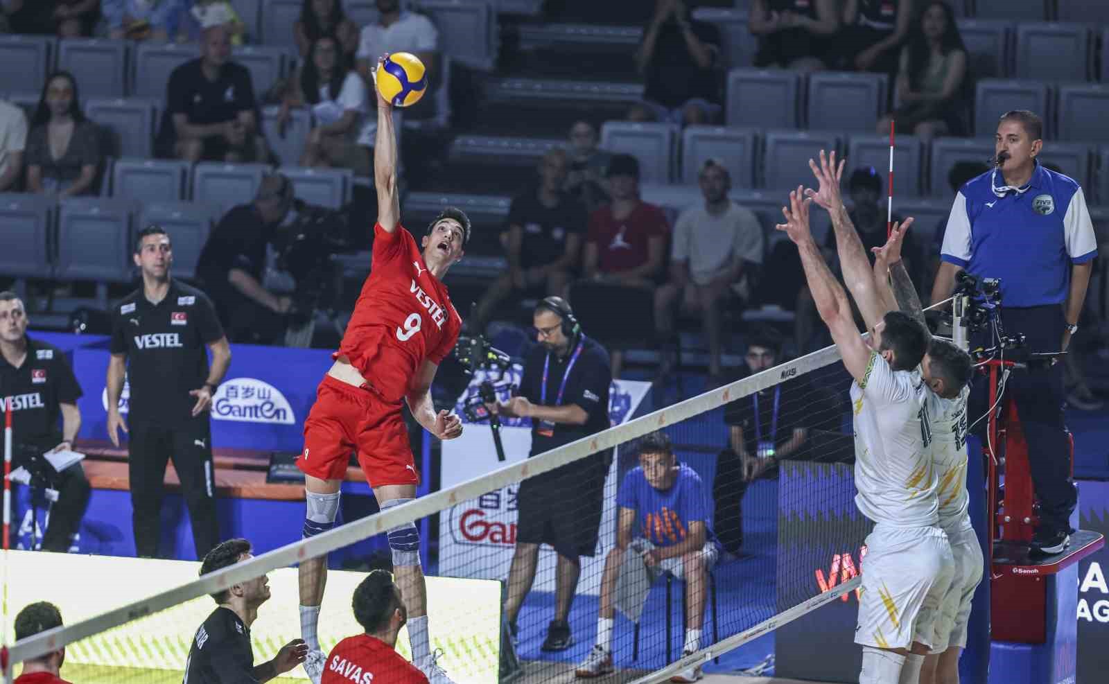 A Milli Erkek Voleybol Takımı, Ukrayna’ya 3-0 mağlup oldu 