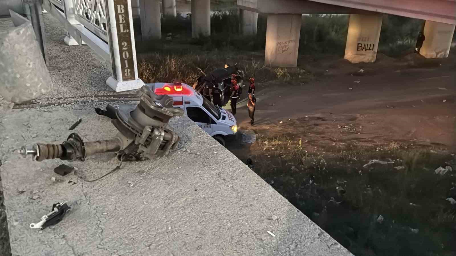 Kontrolden çıkan otomobil Kızılırmak’a uçtu: 2 kişi yaralandı 