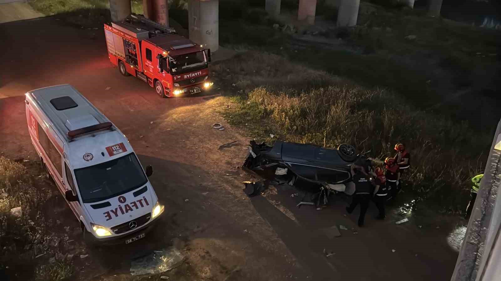 Kontrolden çıkan otomobil Kızılırmak’a uçtu: 2 kişi yaralandı 
