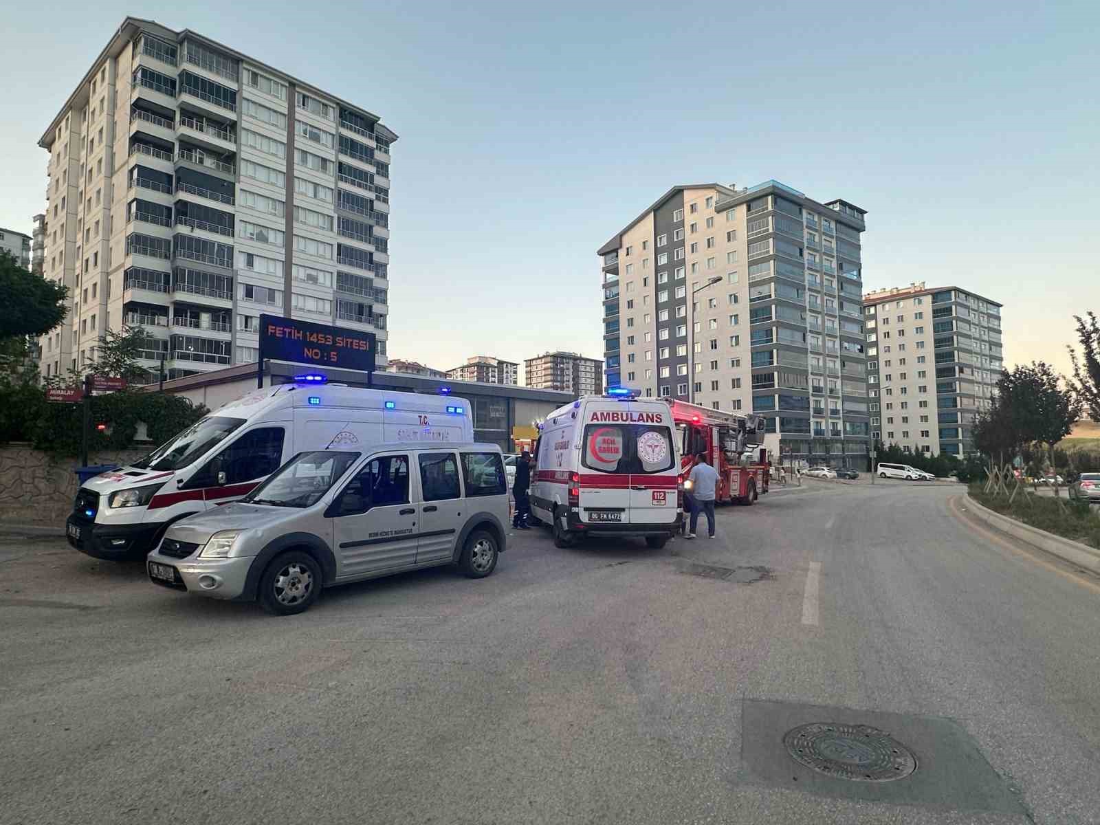 Ankara’da 11 katlı binada yangın: 2 yaralı 