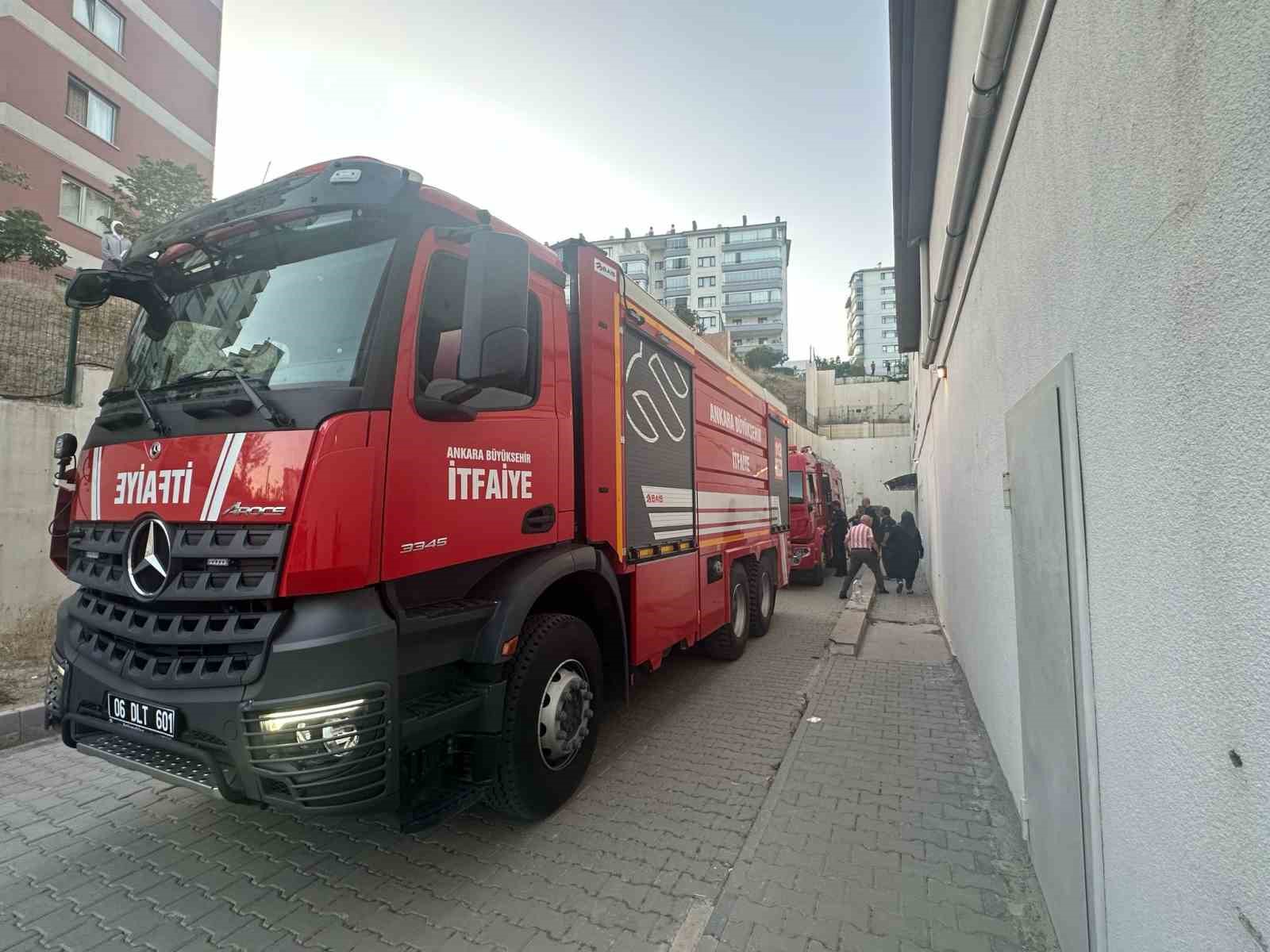 Ankara’da 11 katlı binada yangın: 2 yaralı 