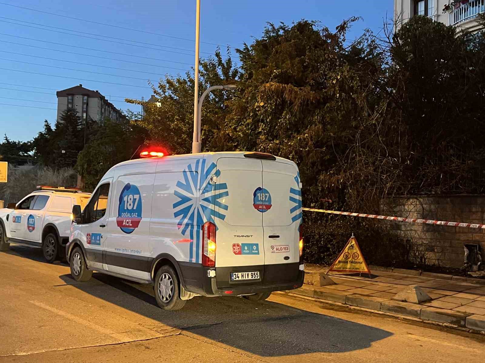 Başakşehir’de elektrik kablolarında çıkan yangın doğalgaz kutusuna sıçradı 