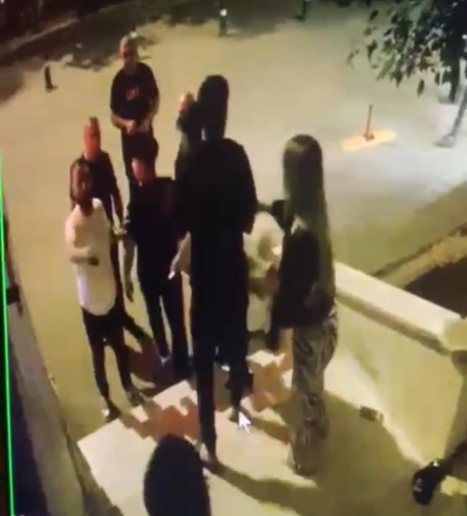 Batman’da 17 yaşındaki gencin bıçaklı saldırıya uğradığı anlar kamerada 