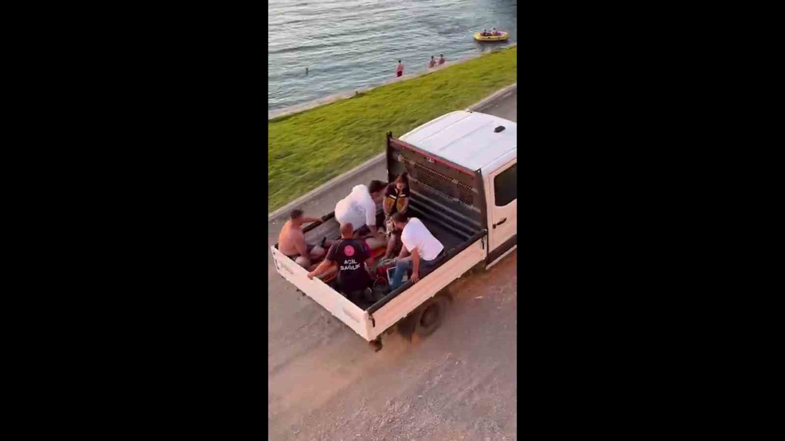 Denizde boğulma tehlikesi geçiren üniversiteli genç hastanede hayatını kaybetti 