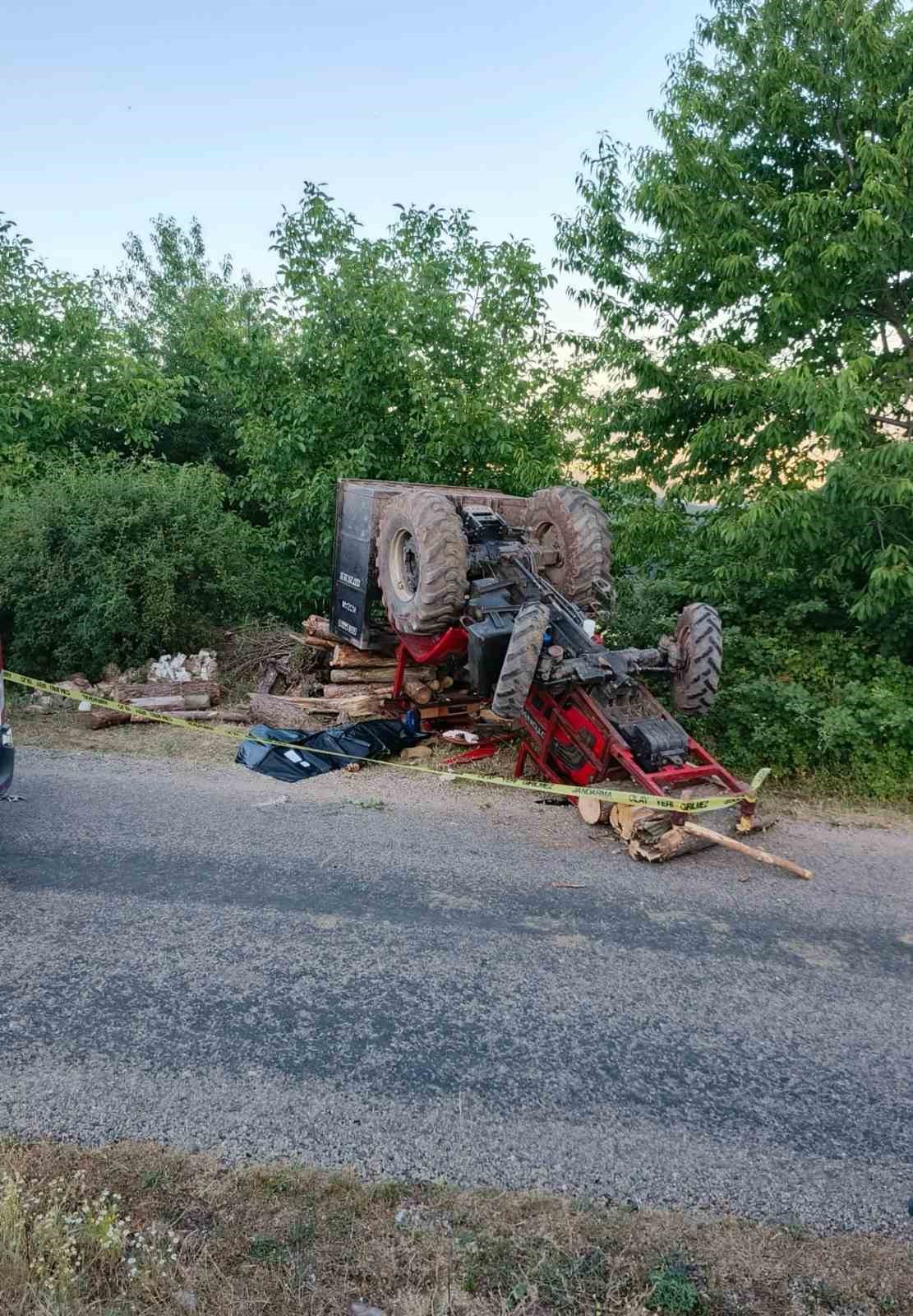 Bolu’da feci kaza... Kontrolden çıkan traktör devrildi: 1 ölü, 2 yaralı