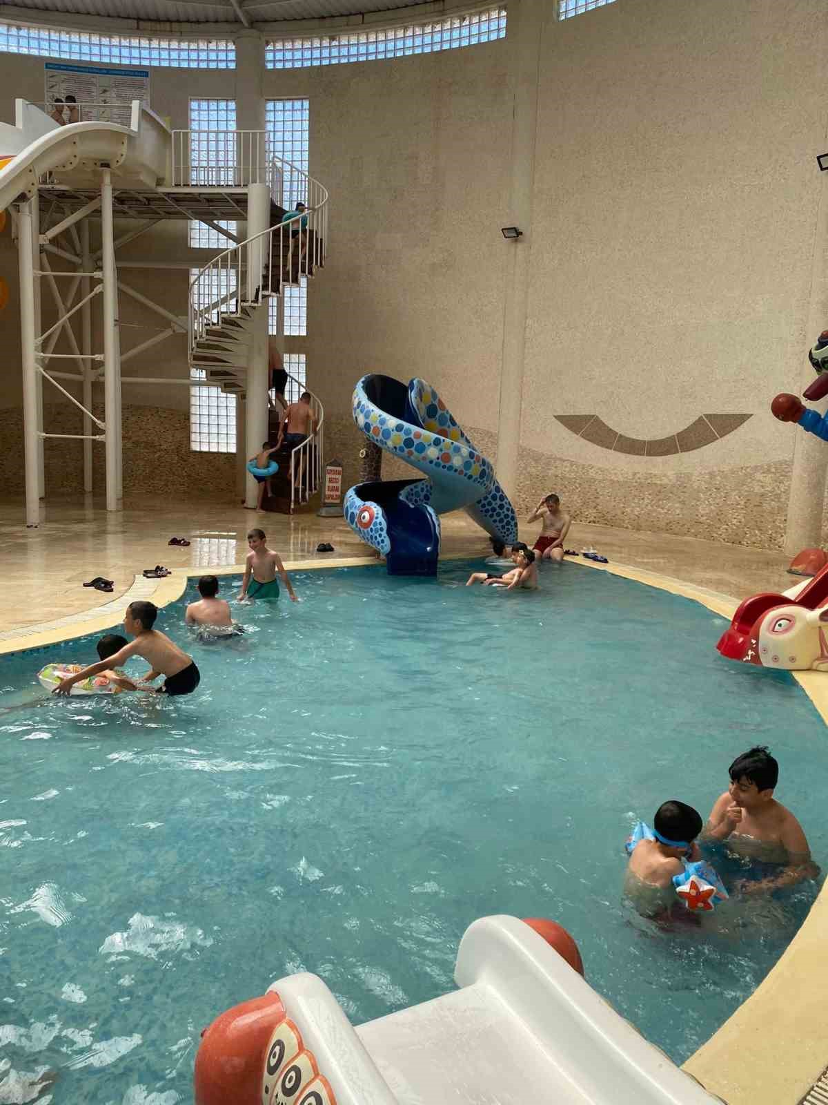 Gediz Belediyesi’nden öğrencilere aquapark sürprizi 
