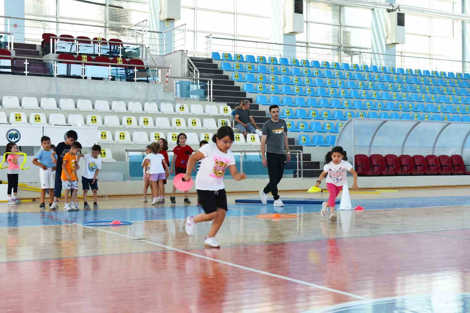 KMÜ’den çocuklara yaz tatilinde spor dolu bir atölye 