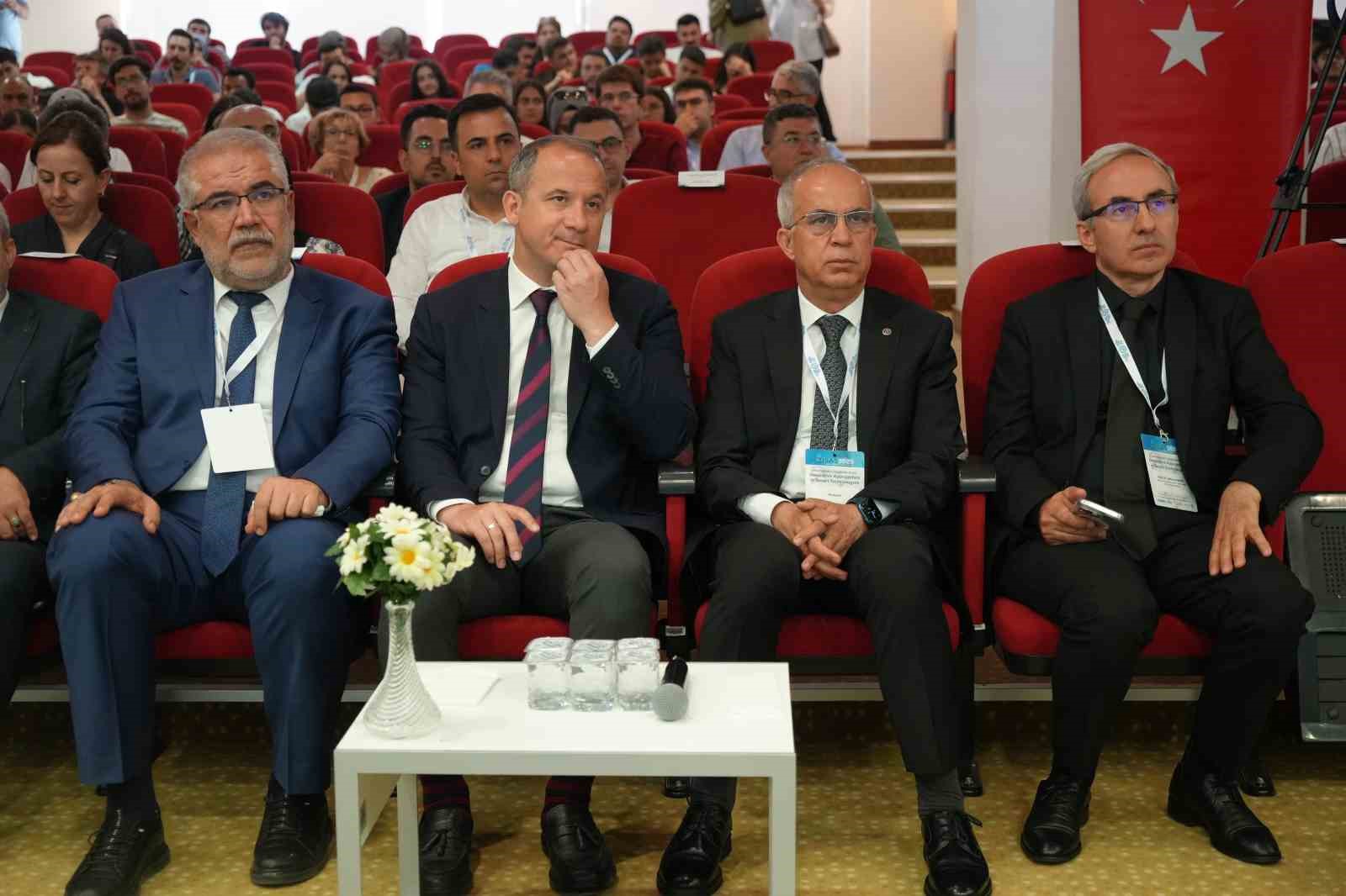ISAS 2025 sempozyumu GİBTÜ ev sahipliğinde gerçekleşti 