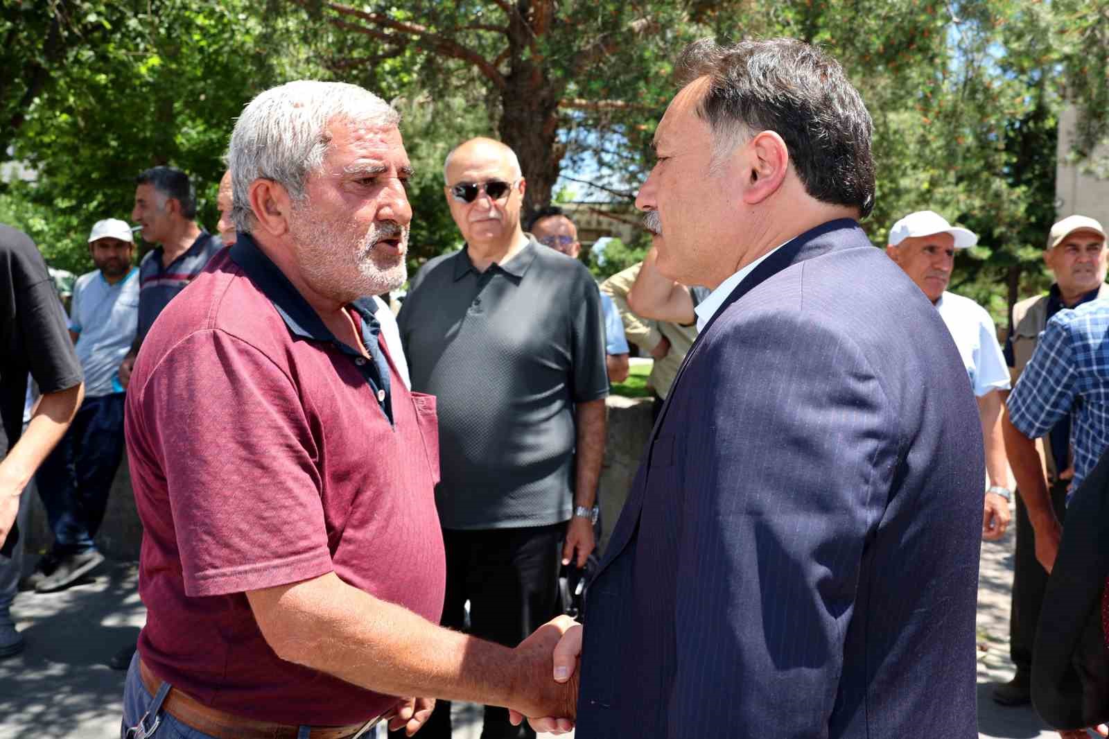 Vali Çiçek, mahalle ziyaretlerine devam ediyor 