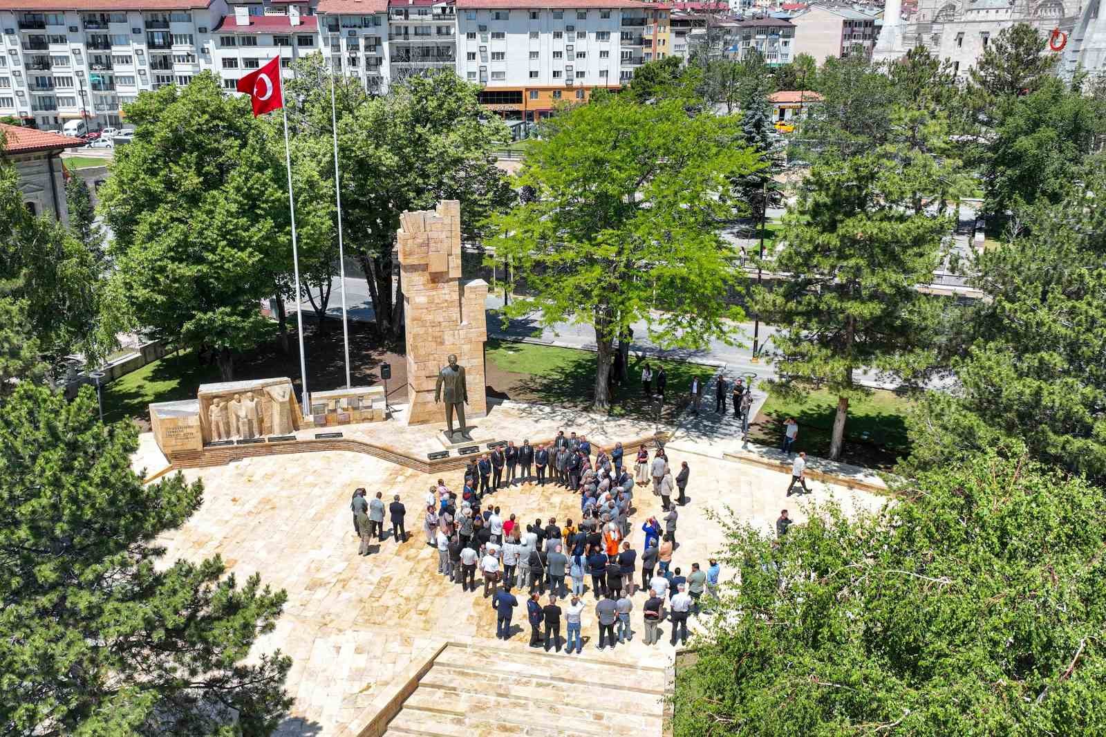 Atatürk Anıtı’nın çevre düzenlemesi tamamlandı 