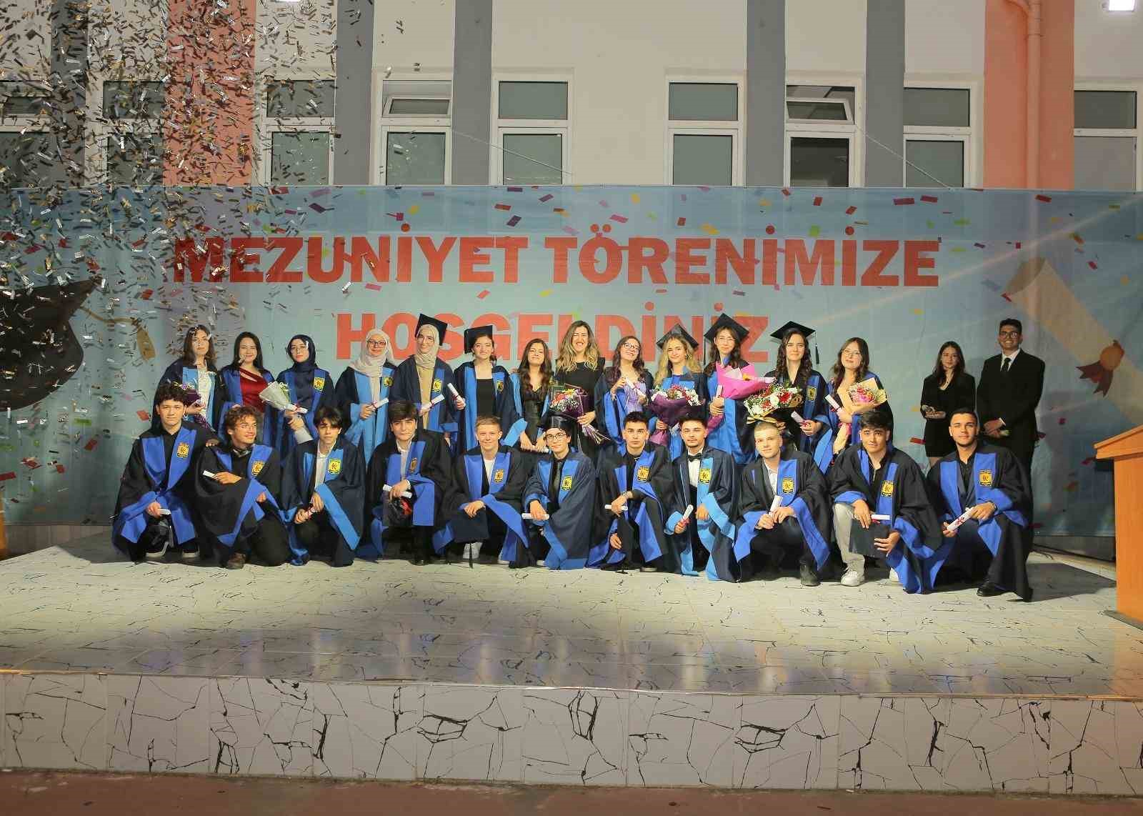 Balıkesir FEKAL’de mezuniyet sevinci 