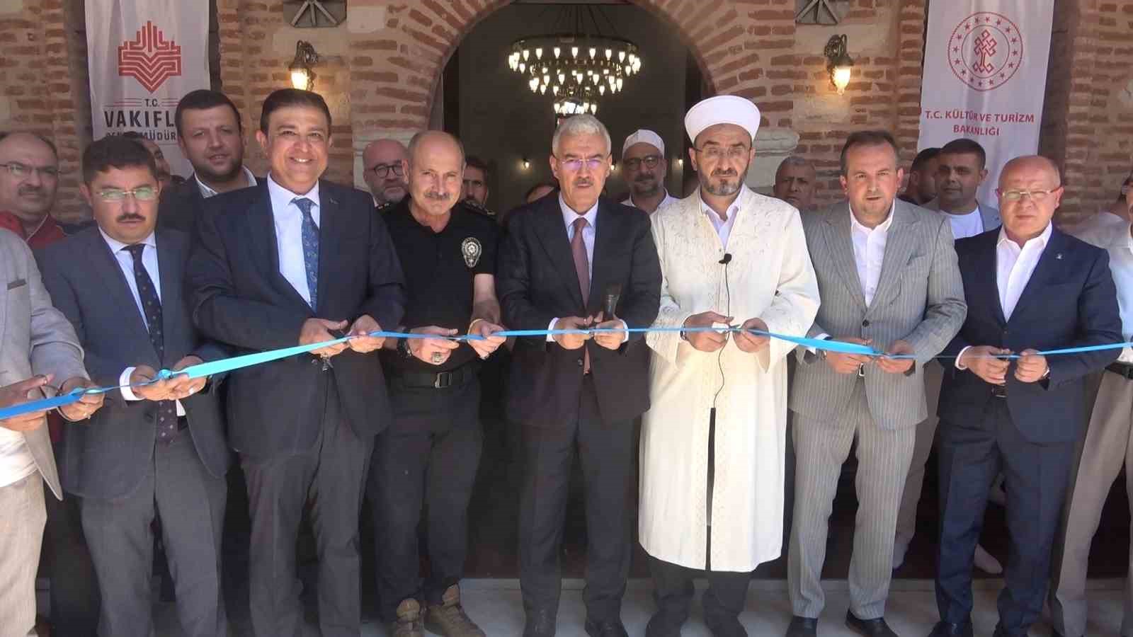 Özlüce Camii yeniden ibadete açıldı, ilk cuma namazı kılındı 