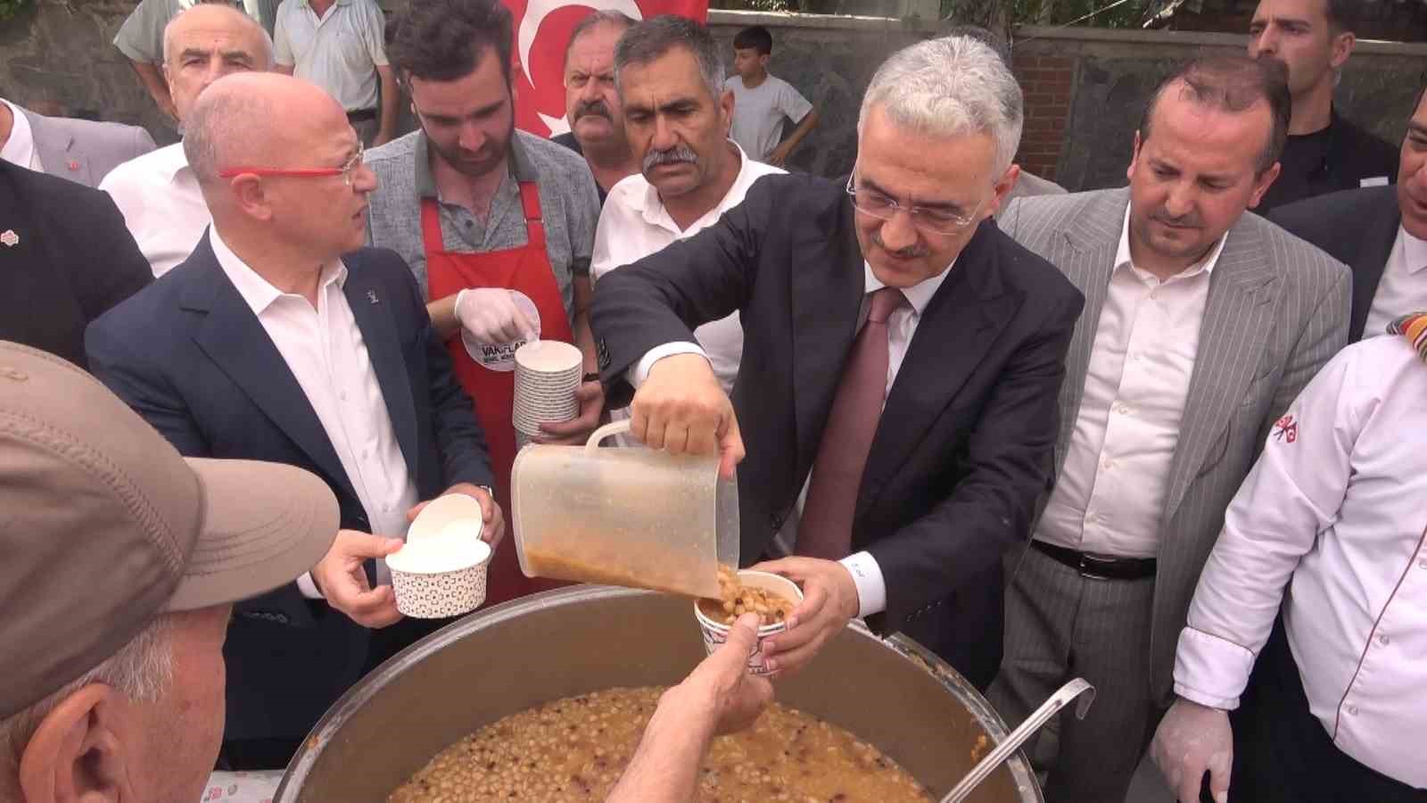 Özlüce Camii yeniden ibadete açıldı, ilk cuma namazı kılındı 