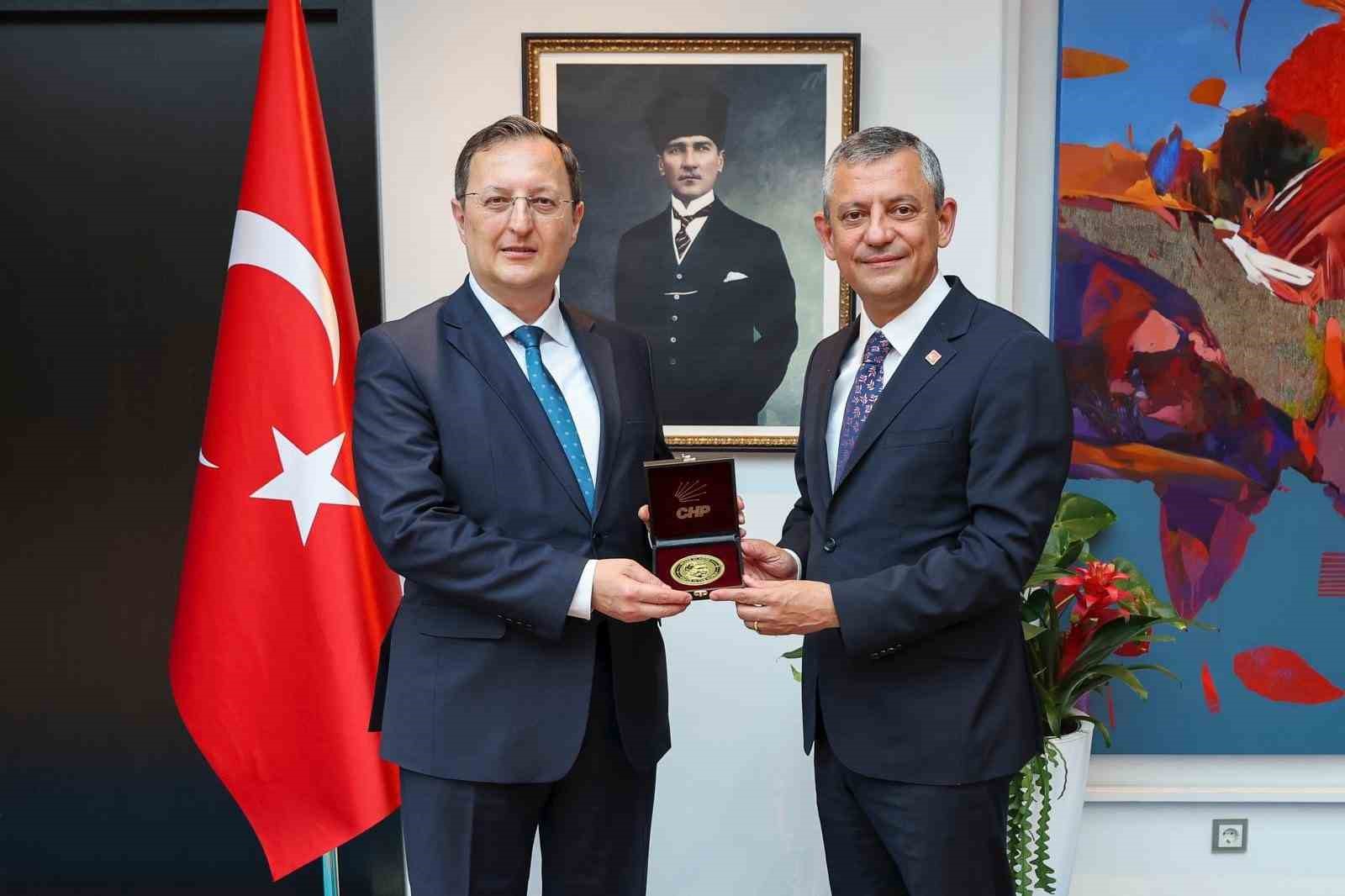 CHP Genel Başkanı Özel, Berlin Büyükelçisi Turan’ı ziyaret etti