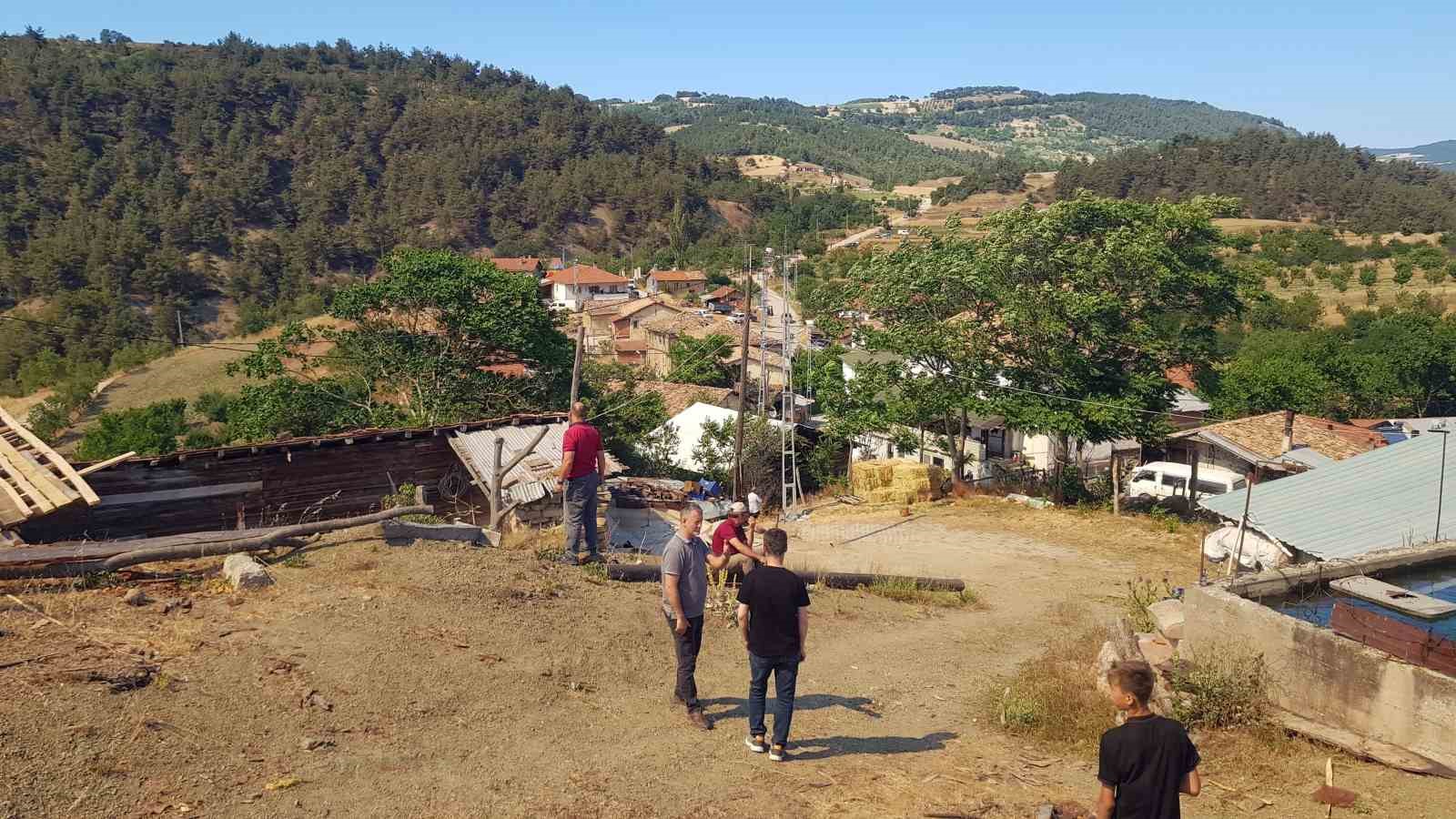 Orman yangını sebebiyle evlerinden tahliye edilen vatandaşın endişeli bekleyişi sürüyor 