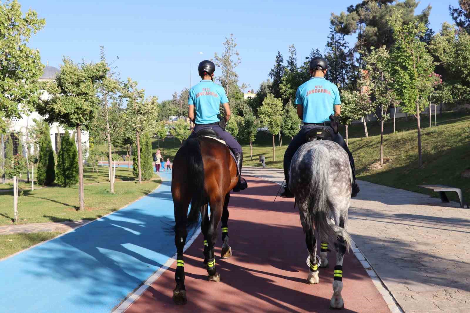 Gaziantep’te atlı jandarma birlikleri görev başında 