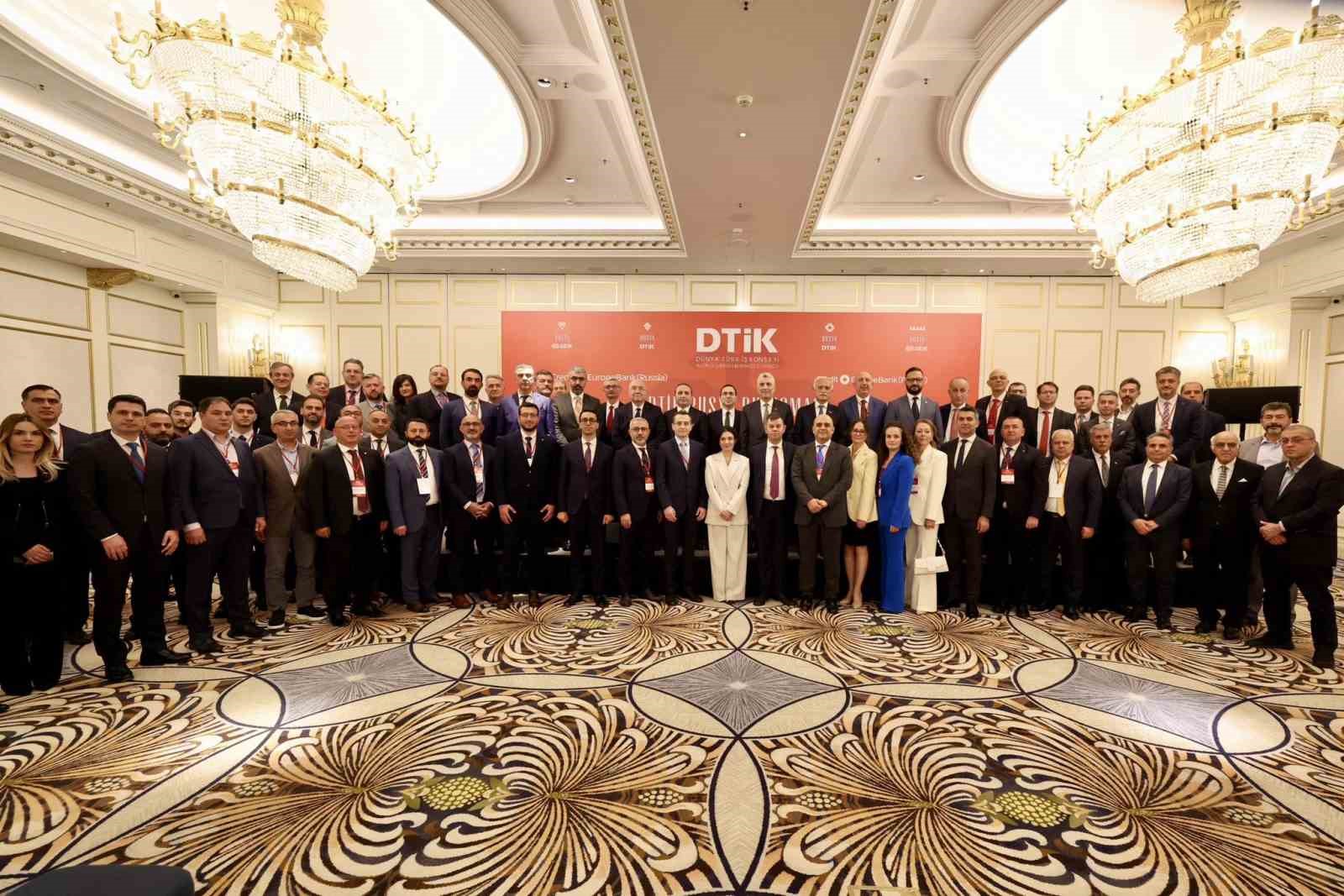 Bakan Bolat, Rusya’da Türk işadamlarıyla bir araya geldi 