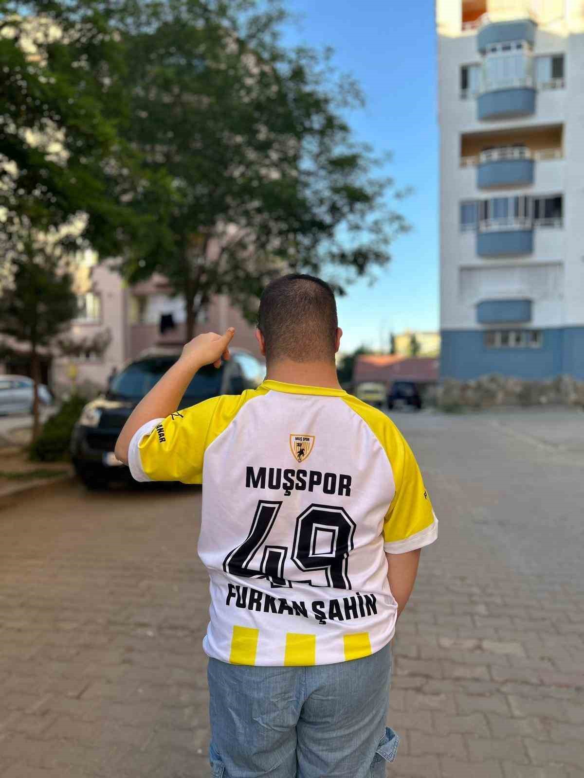 Muşlu Ses Sanatçısı Furkan Dilanar sözünü tuttu 