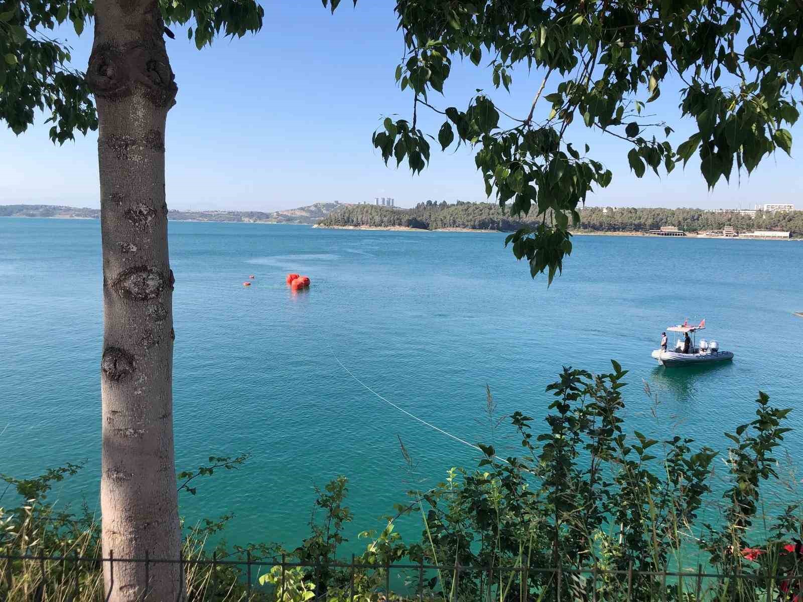 Seyhan Baraj Gölü’ne düşen yangın söndürme uçağının enkazı çıkartıldı