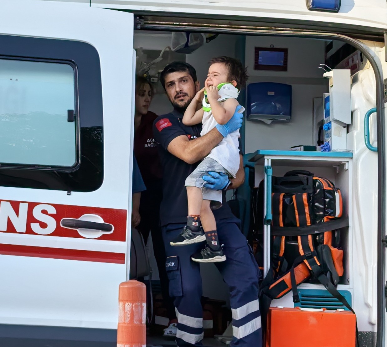 Bursa’da otomobilin çarptığı anne ve oğlu yaralandı 
