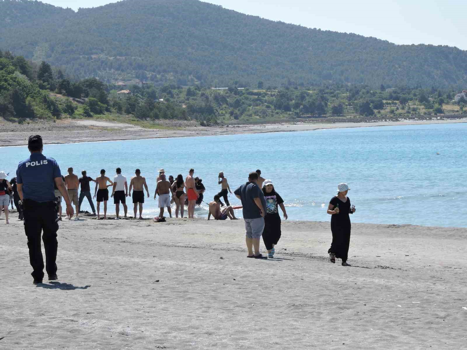 Salda Gölü’nde can pazarı: Genç kız ölümle burun buruna geldi 