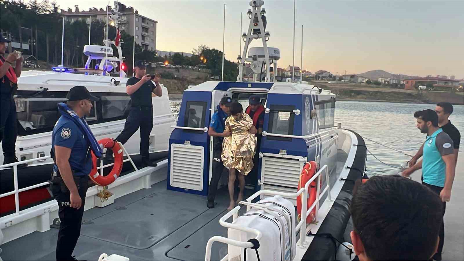 Van Gölü’nde akıntıya kapılan genç kurtarıldı 