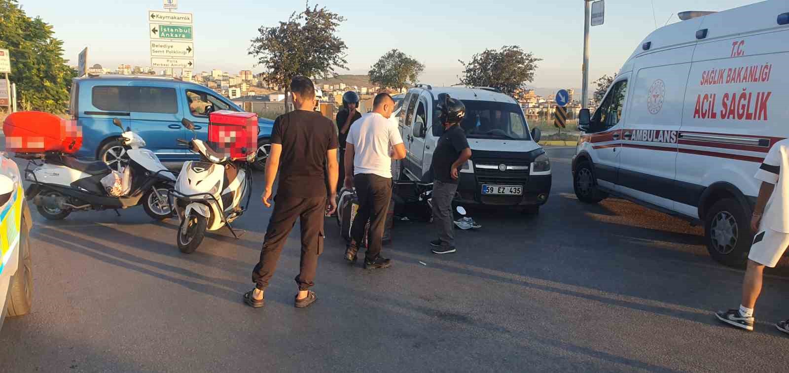 Hafif ticari araç ile çarpışan motosikletli ağır yaralandı 