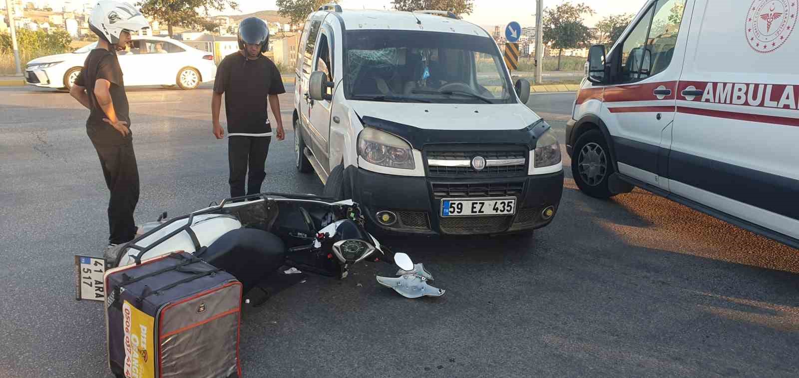 Hafif ticari araç ile çarpışan motosikletli ağır yaralandı 