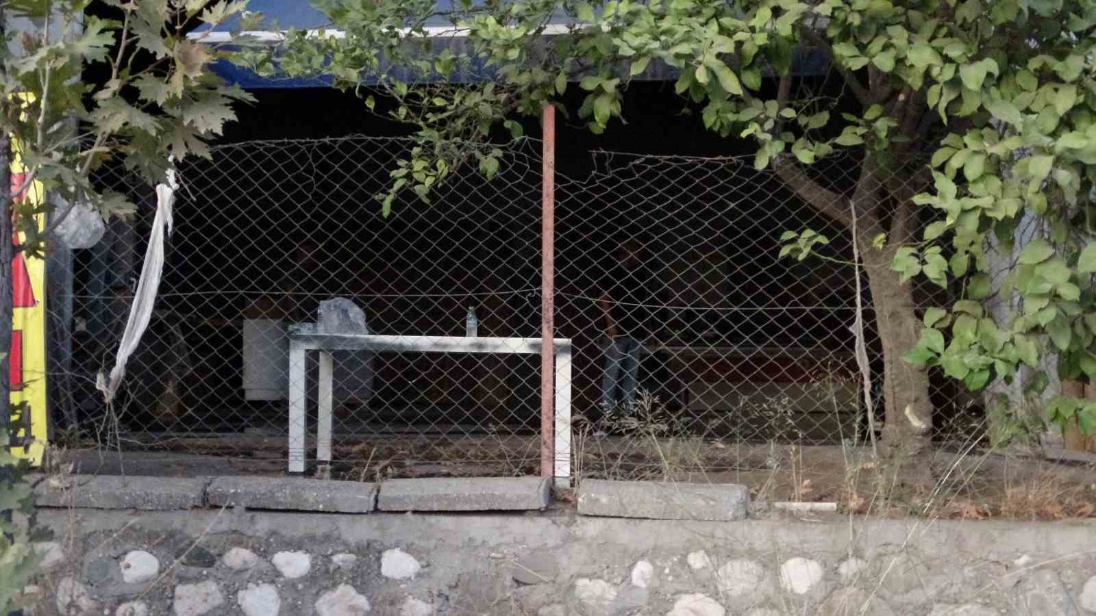 Antalya’da mobilya atölyesindeki yangın büyümeden söndürüldü 