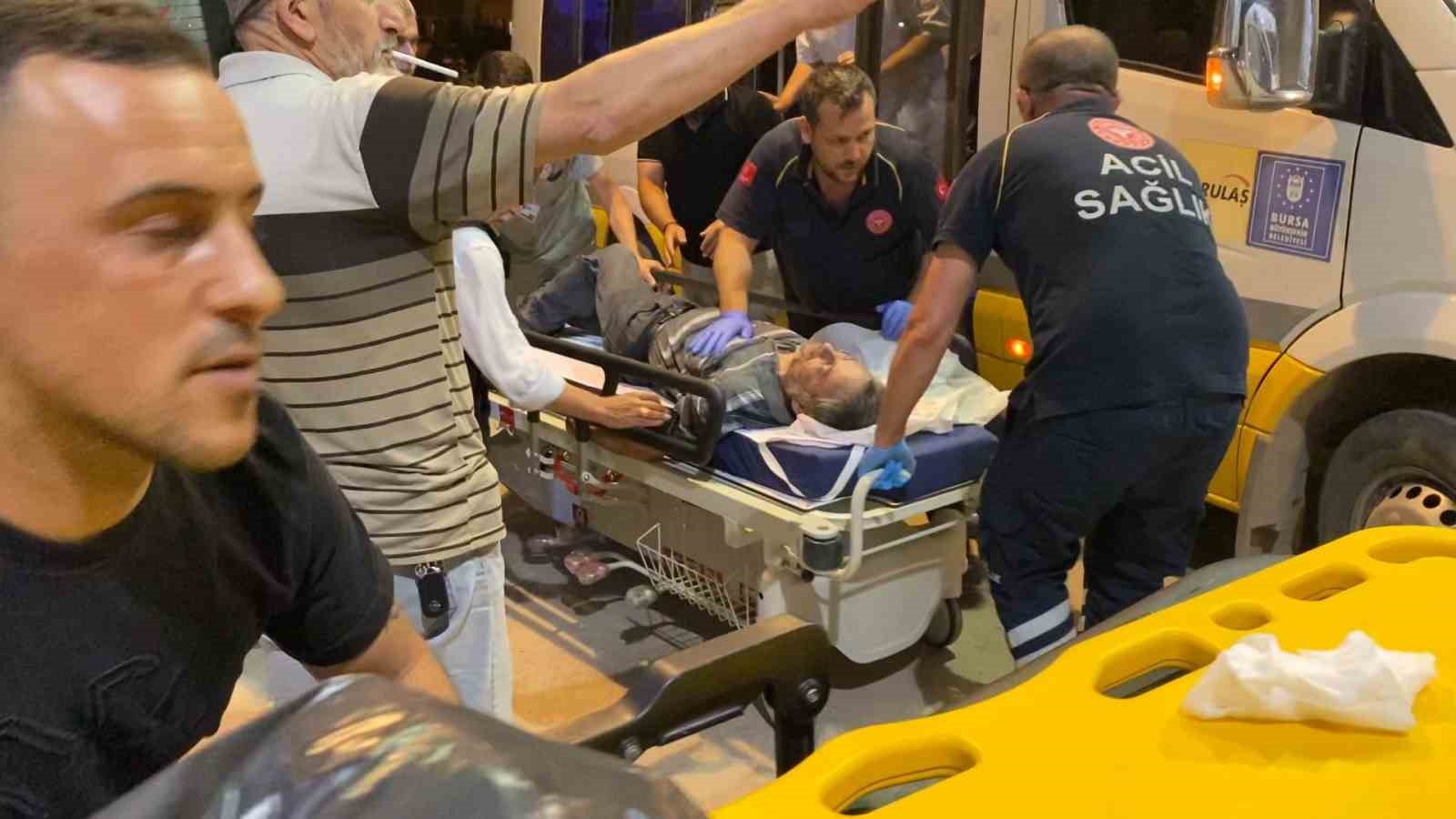 Kalp krizi geçiren vatandaşı otobüs şoförü hastaneye yetiştirdi 
